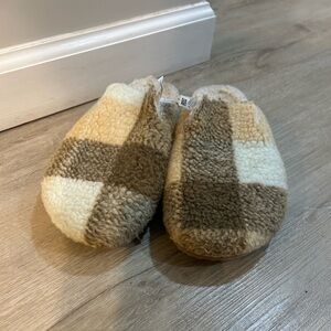 American Eagle Outfitters Plaid Shearling Slippers in Cream and Brown